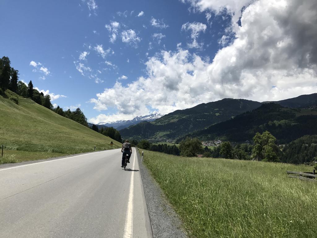 Ferienwohnung Laax Mit Traumblick, Grossem Balkon Und Terrasse Luaran gambar