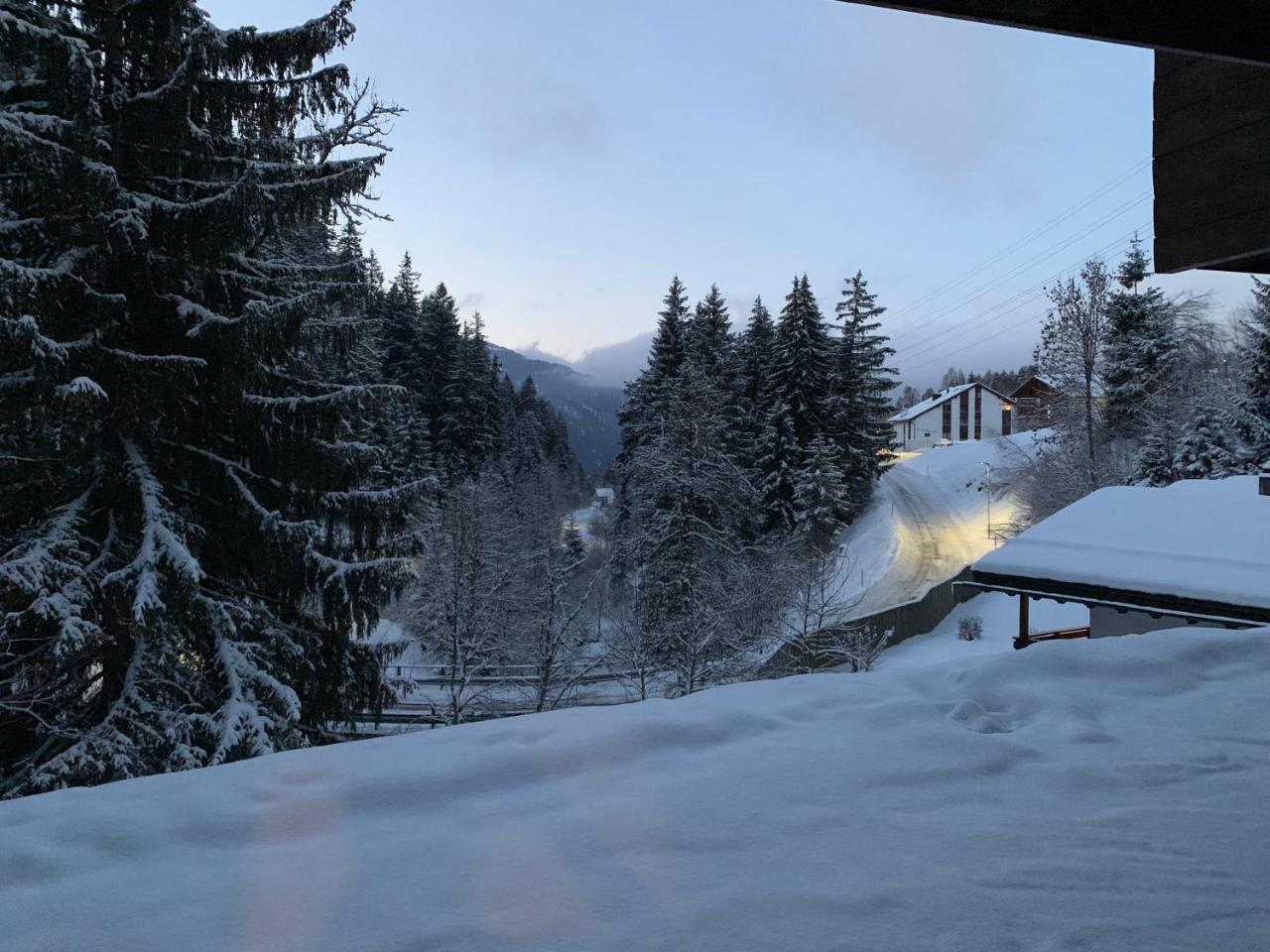 Ferienwohnung Laax Mit Traumblick, Grossem Balkon Und Terrasse Luaran gambar